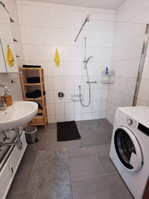 Woerthersee: Gemuetliche Wohnung Klagenfurt am Woerthersee Bagian luar foto