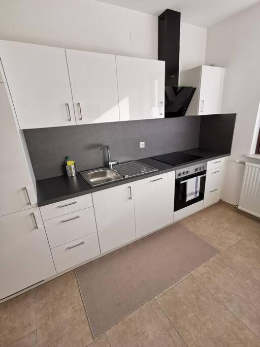 Woerthersee: Gemuetliche Wohnung Klagenfurt am Woerthersee Bagian luar foto