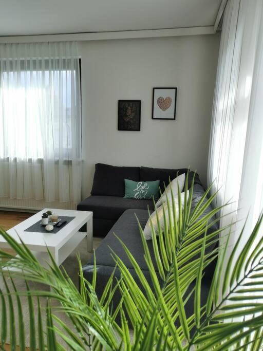 Woerthersee: Gemuetliche Wohnung Klagenfurt am Woerthersee Bagian luar foto